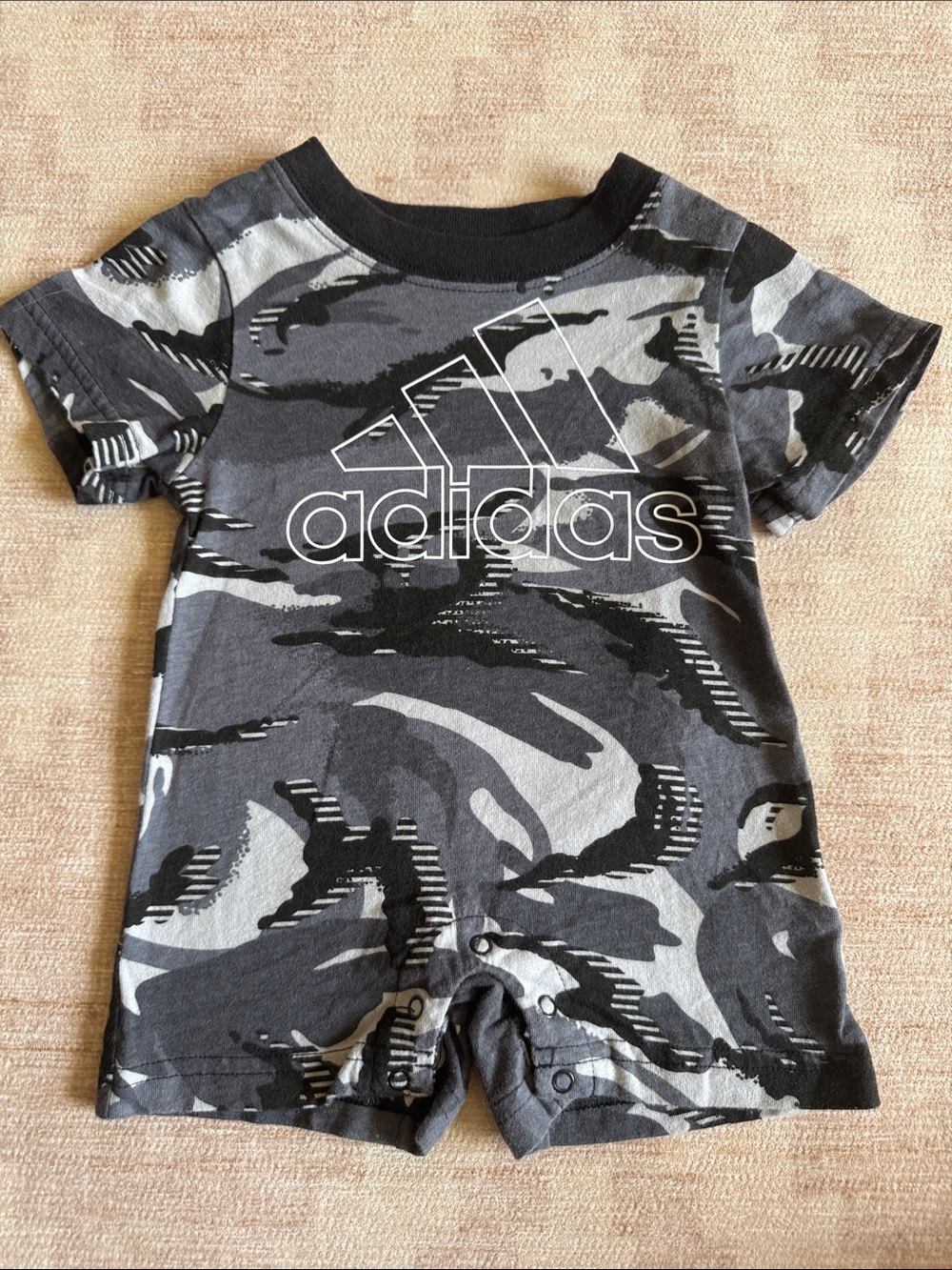 adidas Gray & Black Camo Infant Short Romper with Front Logo size 3M